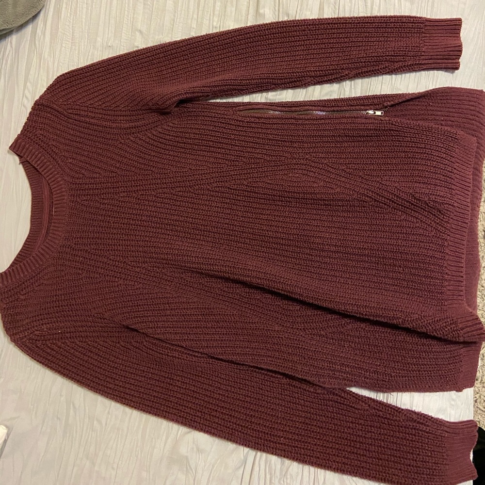 Maroon knit sweater w/ zippers